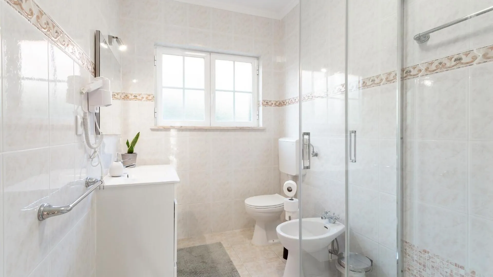 Moro'S Friends House - Cascais Hotel