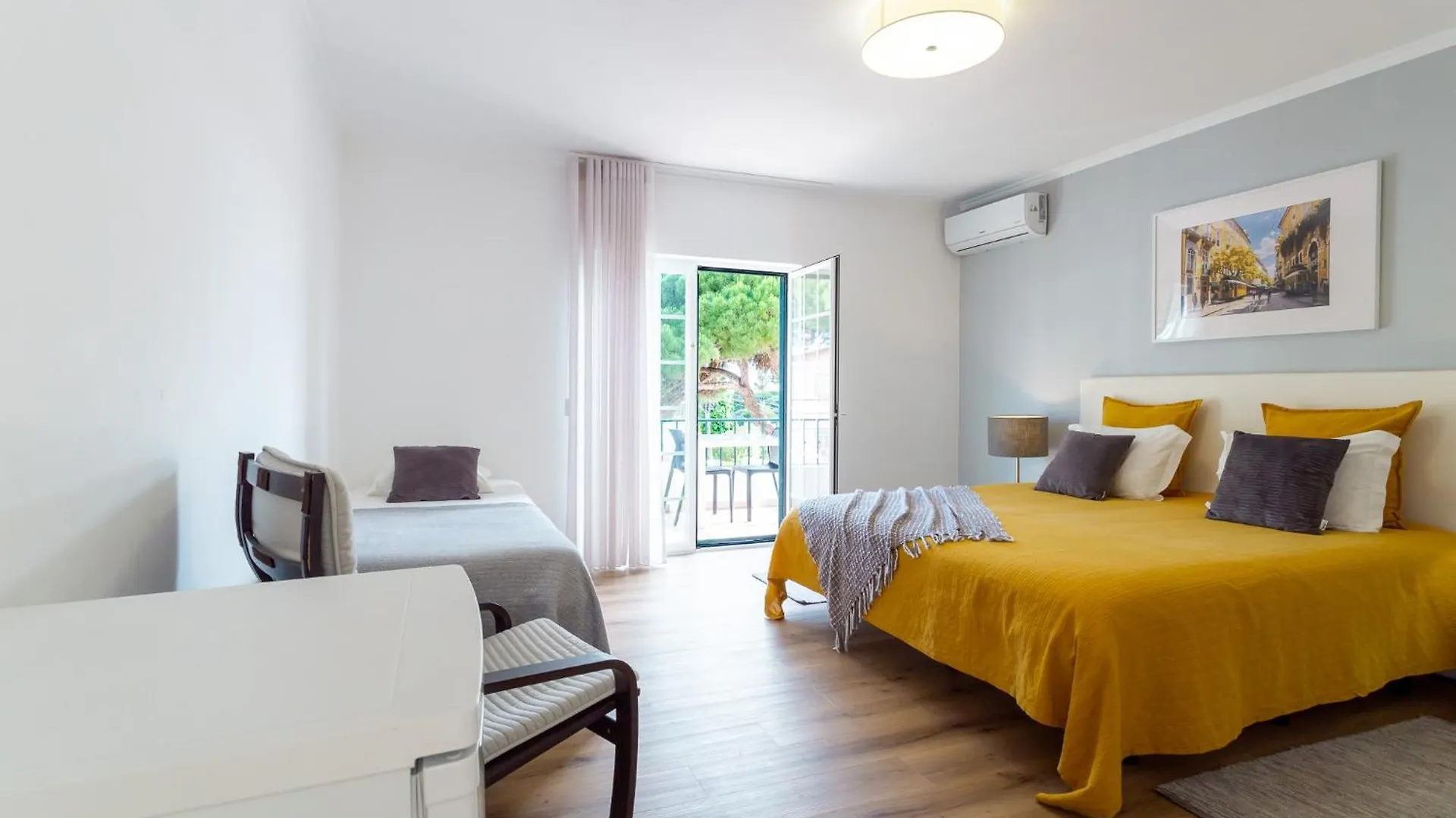Moro'S Friends House - Cascais Hotel Portugal